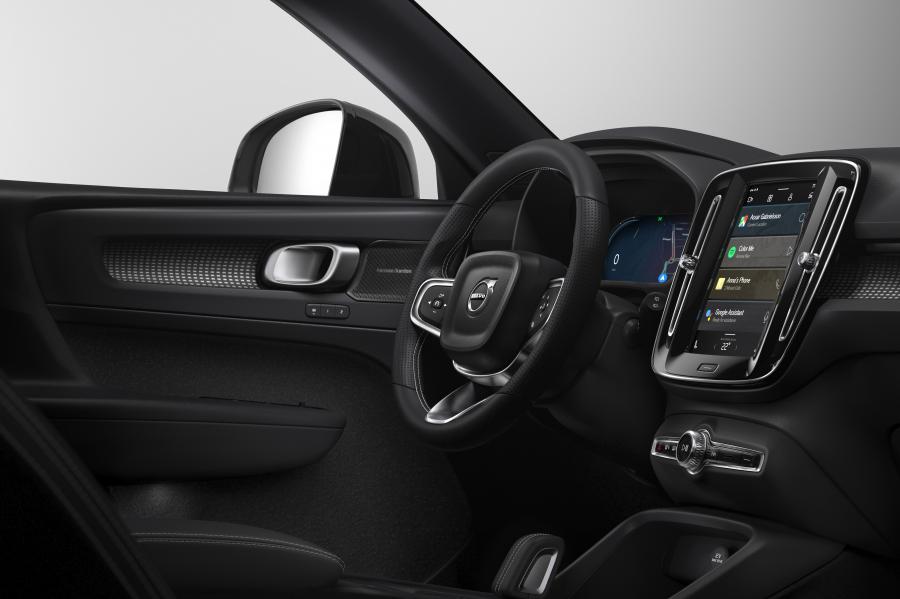 Интерьер Volvo XC40 Recharge P8 AWD 2019 года  (WW) (фото 6 из 34)